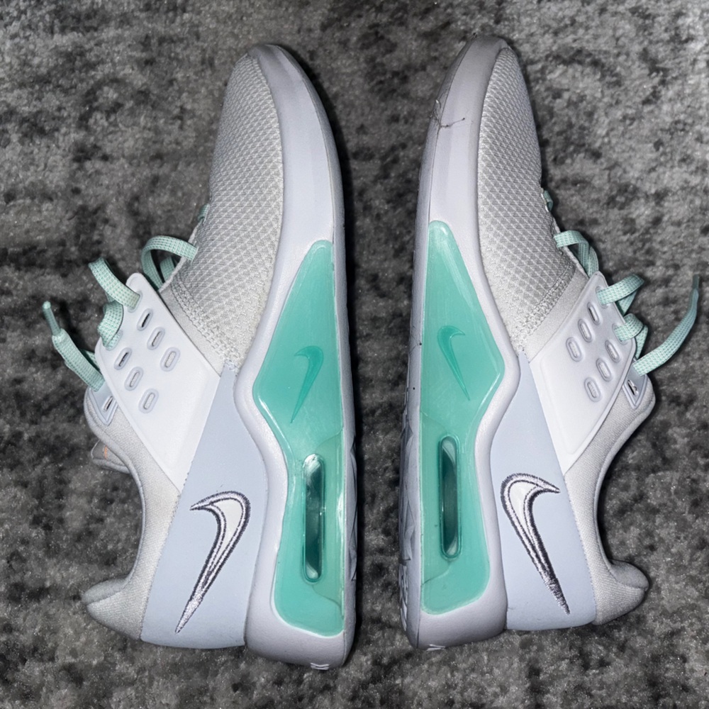 Nike Air Max Bella TR 5 Training Shoes Women’s Size 9.5 CW3981-101 (Worn 1x) - Picture 2 of 6